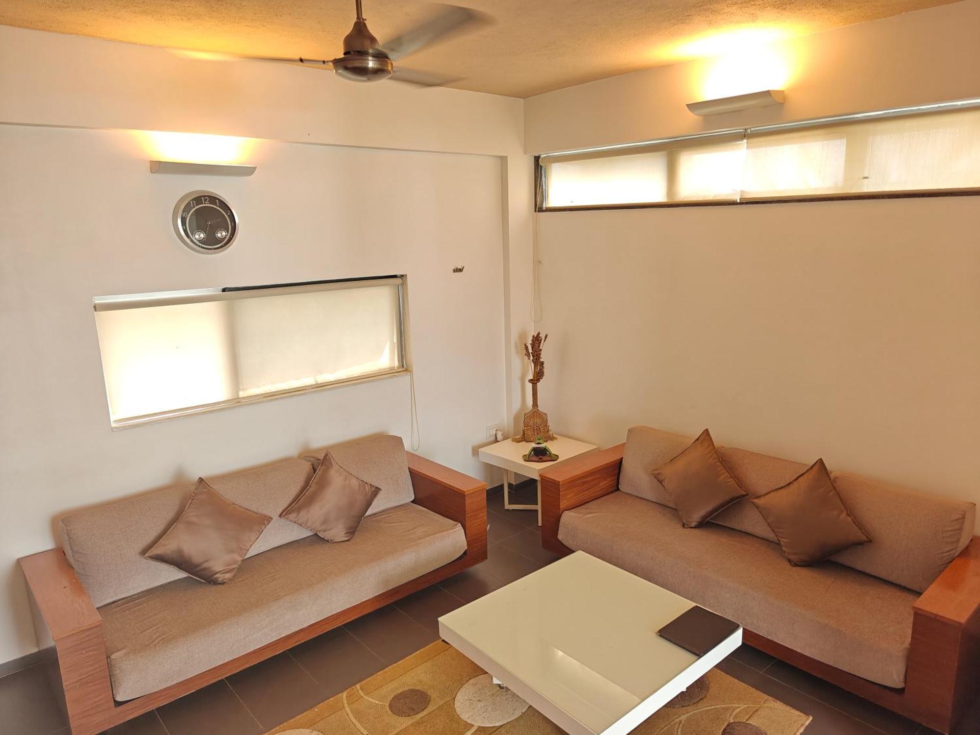 Chandralok Service Apartments 콜라푸르 외부 사진