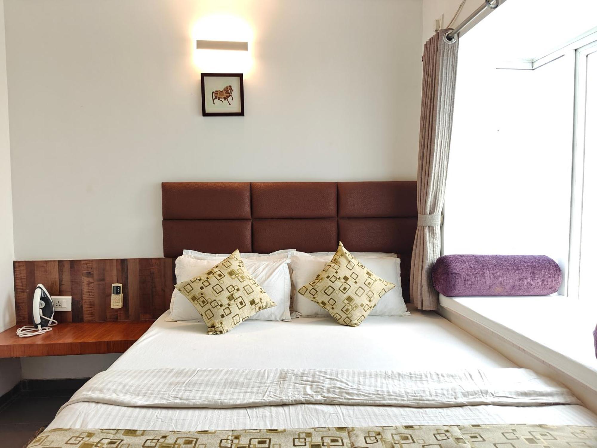 Chandralok Service Apartments 콜라푸르 외부 사진