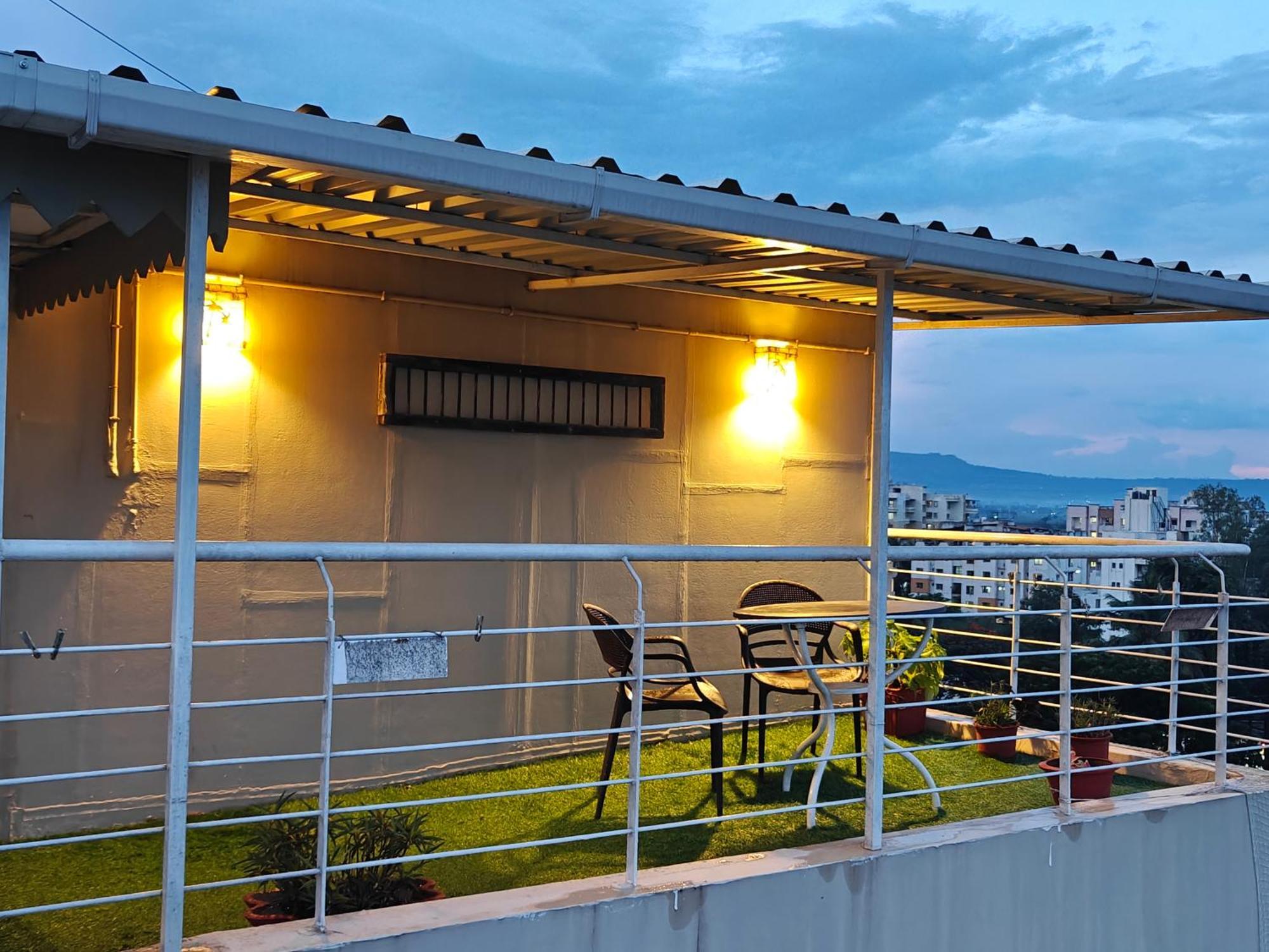 Chandralok Service Apartments 콜라푸르 외부 사진