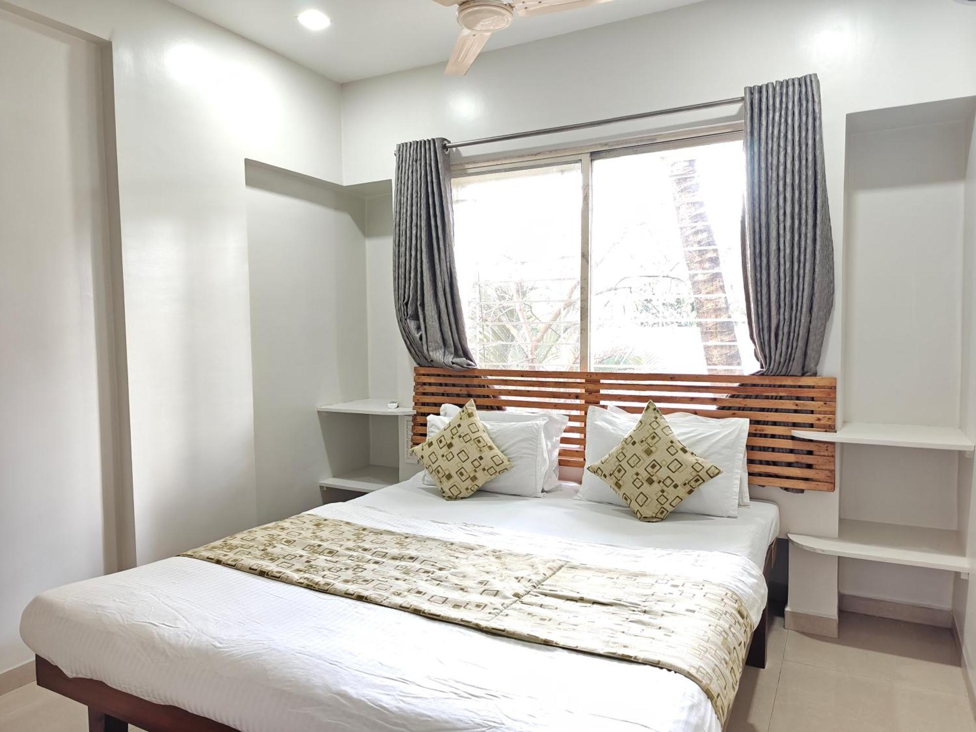 Chandralok Service Apartments 콜라푸르 객실 사진