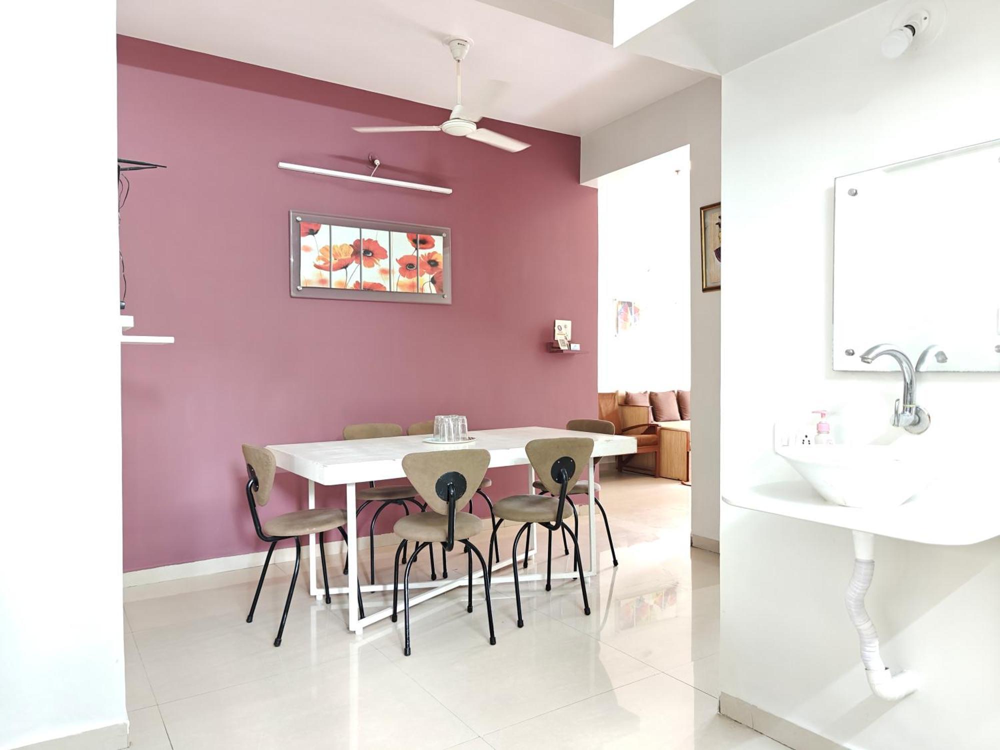 Chandralok Service Apartments 콜라푸르 객실 사진