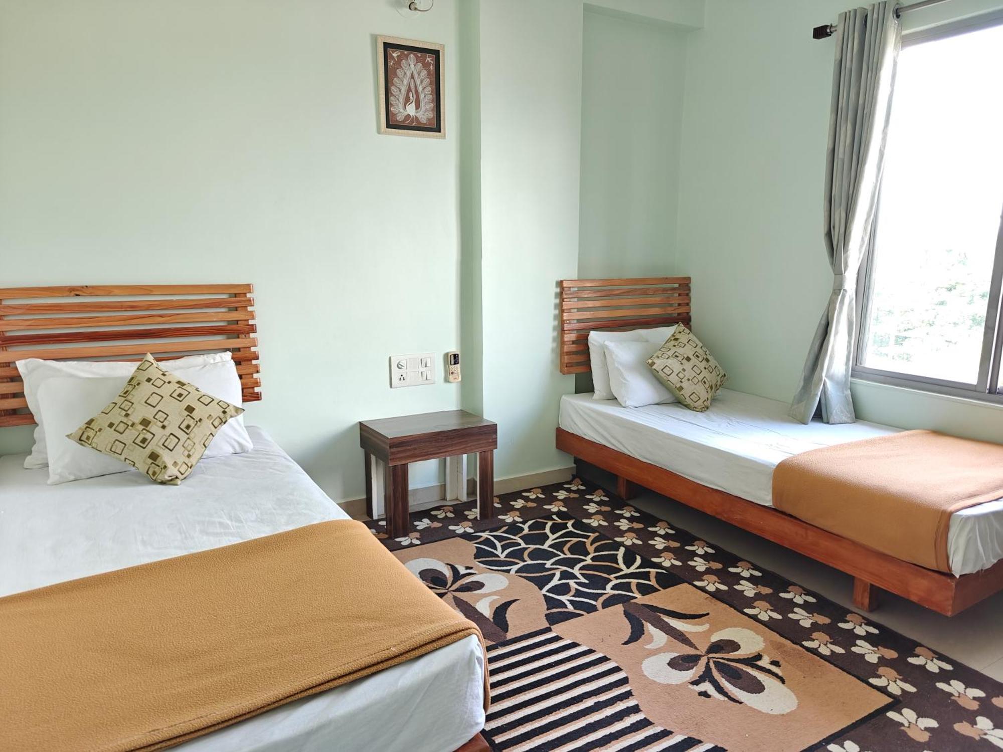Chandralok Service Apartments 콜라푸르 객실 사진