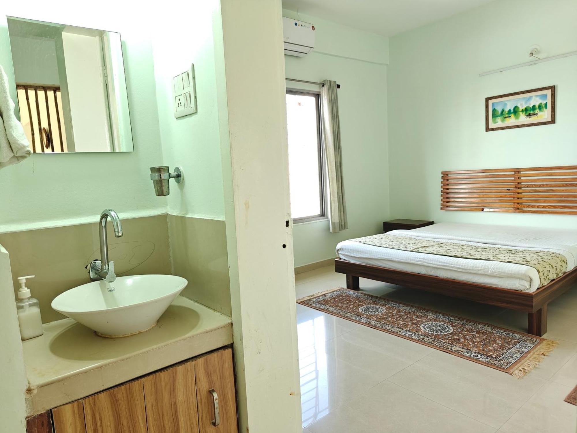 Chandralok Service Apartments 콜라푸르 외부 사진